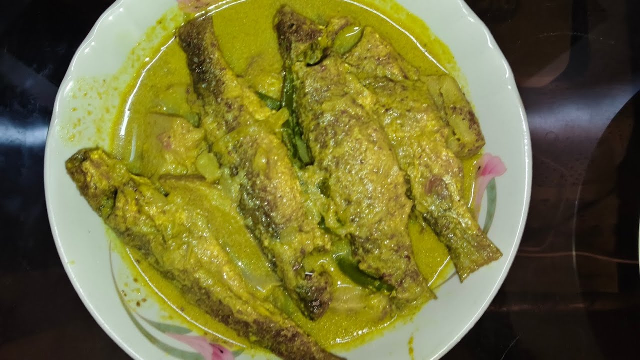 কাচ কলা আলু দিয়ে বাটা মাছের ঝোল.❤️