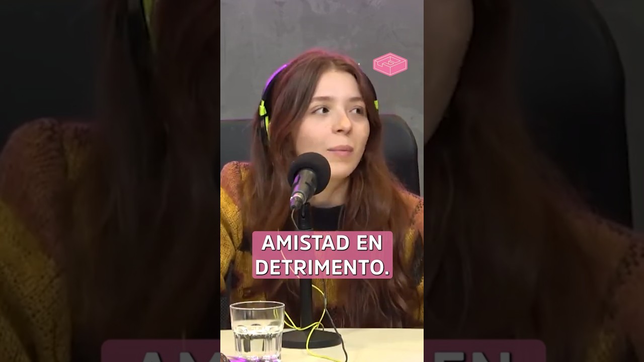 AGUSTINA CABO en PORQU&Eacute; SOSTENEMOS algunas AMISTADES #EspejosRotos x #Factoria1251