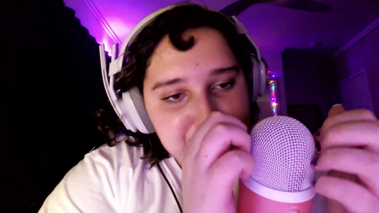 first asmr video!! pure mic scratching