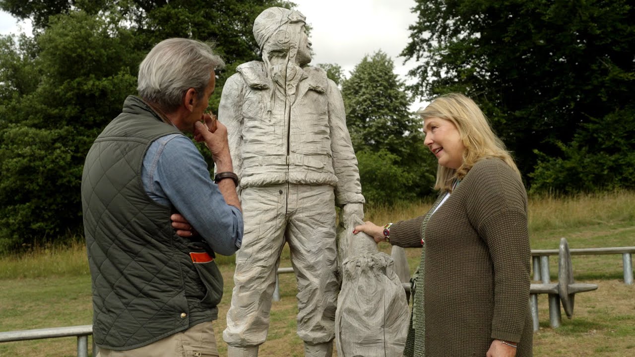 Alastair Miller in conversation with Lady Carnarvon on Highclere Castle&rsquo;s wartime history
