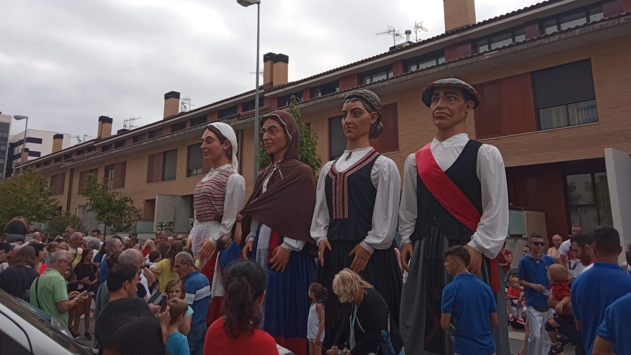 Berriozarko erraldoiak bere jaieko bigarren irteeran/ Segunda salida de los gigantes en fiestas