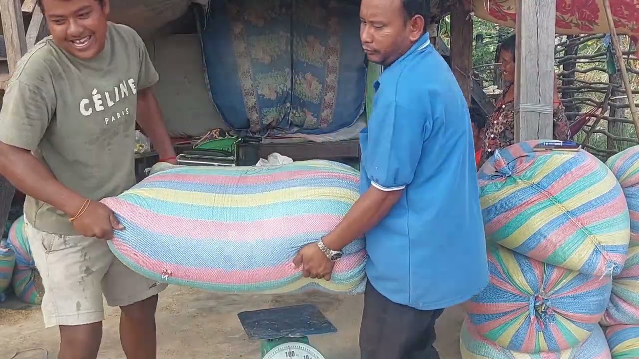 យកលុយជំនួយនៅសល់ជូនយាយសេកជាព្រមទាំងជួយទិញស្រូវគាត់វិញ