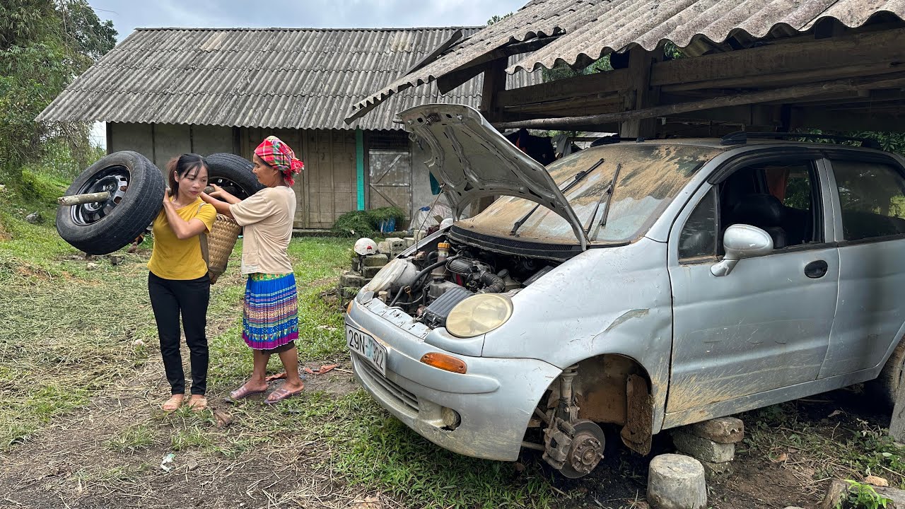 Girl buys and restores old car abandoned by old woman's son after 20 years