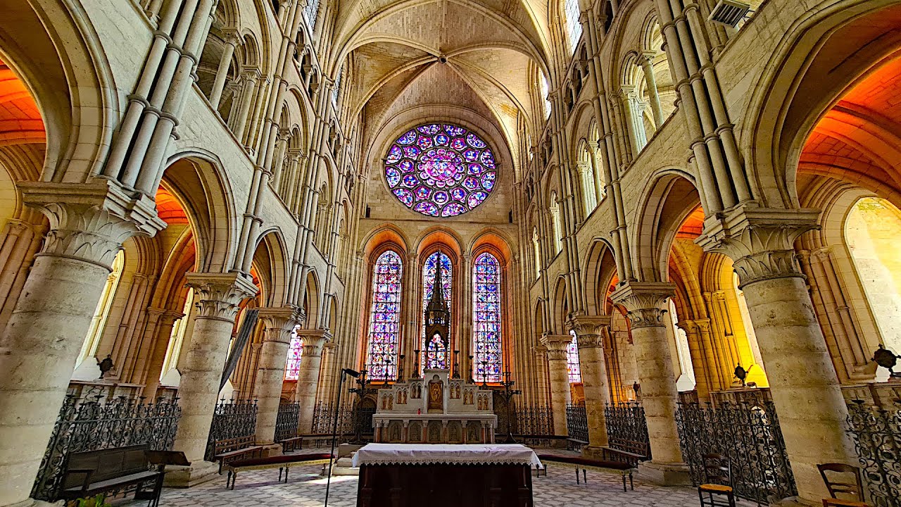 Walking Tour of Laon – France’s Hilltop Medieval Town