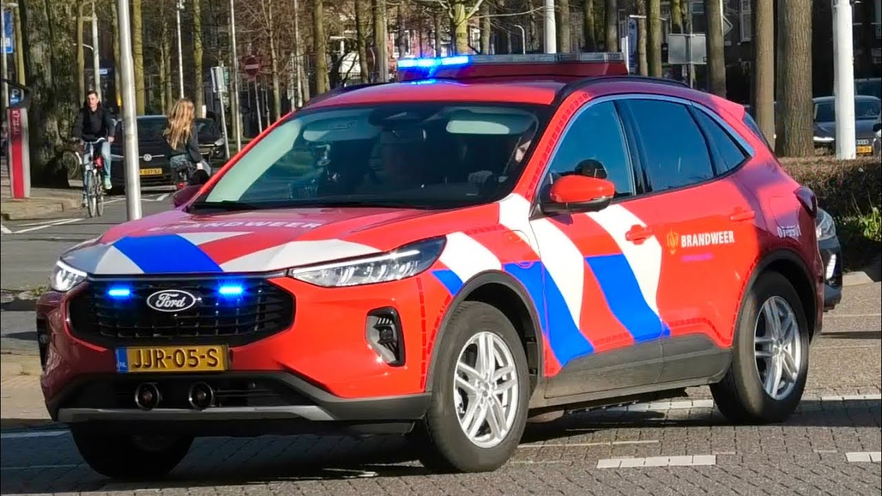 Primeur 07-9901 brandweer rijopleiding met spoed over het keizer Karel Plein in Nijmegen!