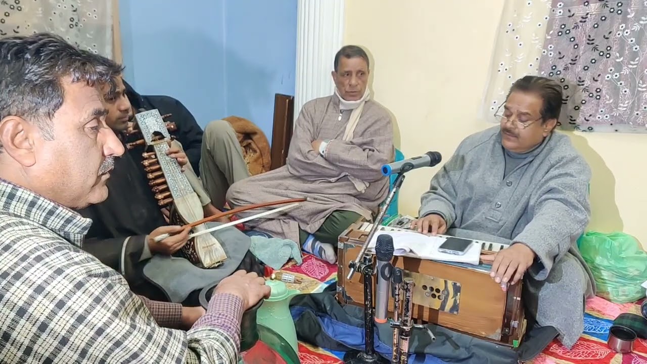 Best performance by Farooq ah Ganai at baramullah #sufiyokiawaz 