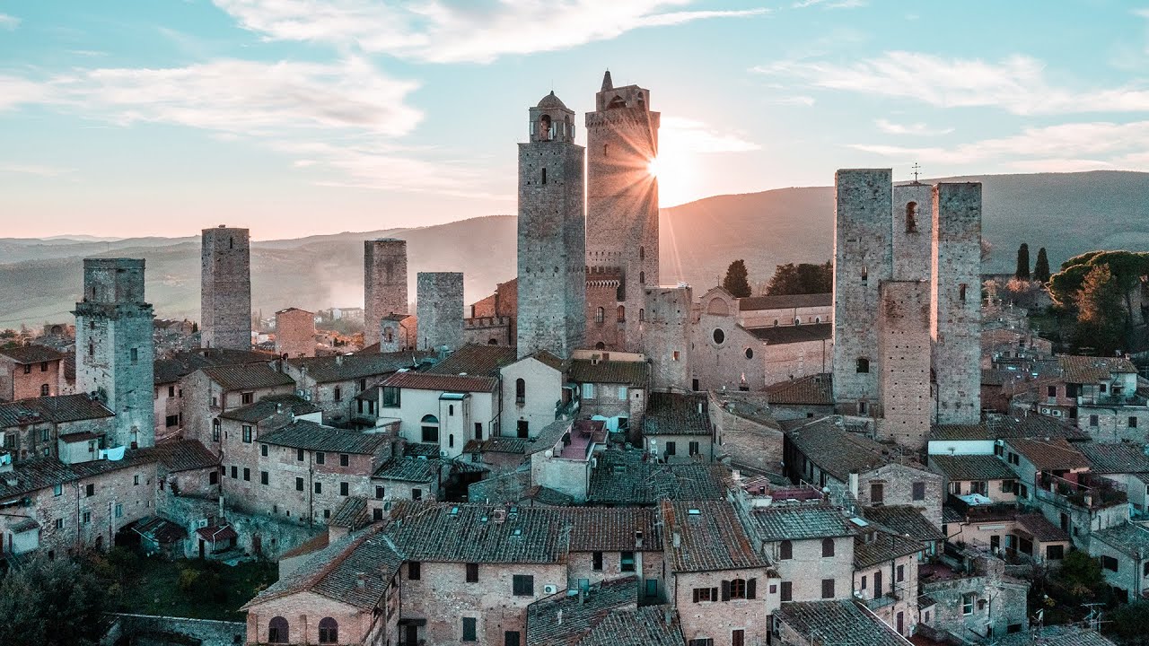 Sentieri attorno a SAN GIMIGNANO, il BORRO DEGLI IMBOTRONI e passeggiata nel centro storico  UNESCO