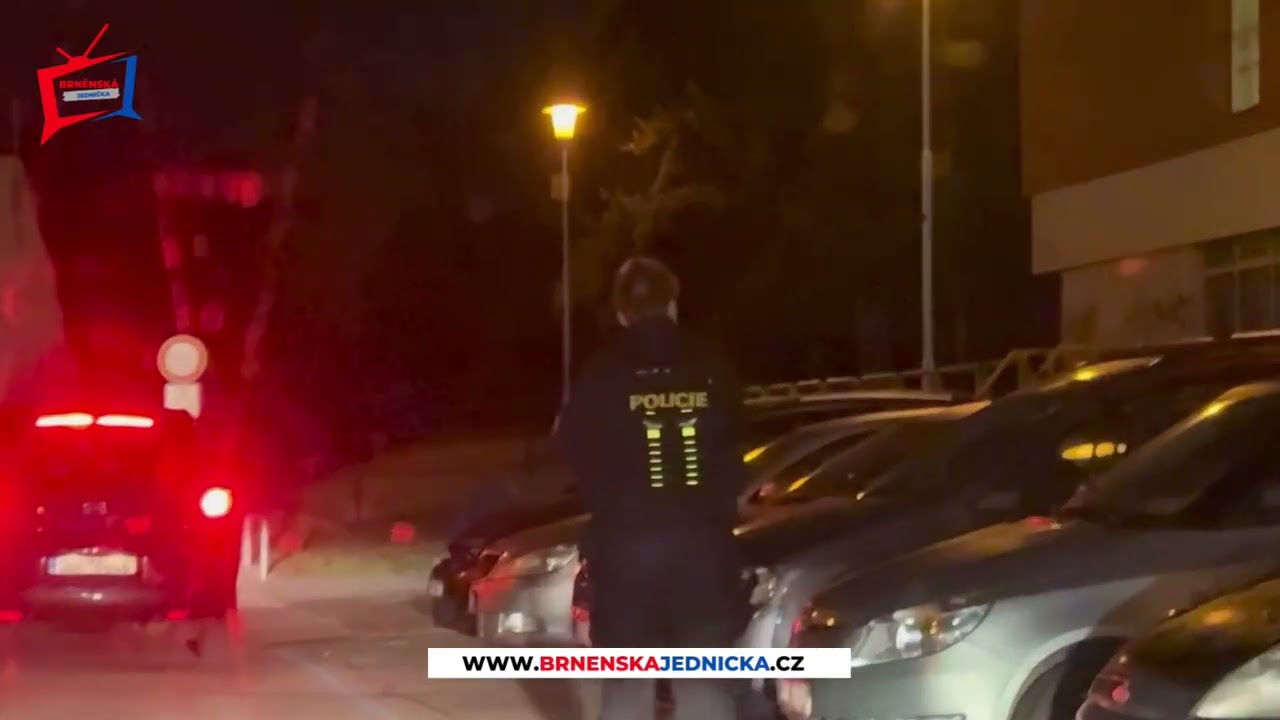 NOČNÍ ZÁSAH NA LESNÉ. HOŘEL ODPAD VE VÝŠKOVÉM DOMĚ