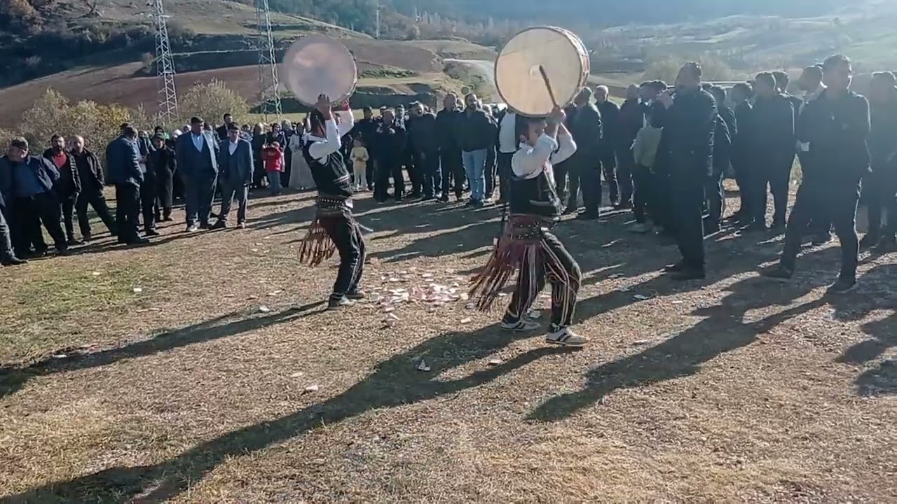 Gelin alma sonrası manzara da Davul zurna gösterisi Düğün Hasan Şimşek'in oğlunun.