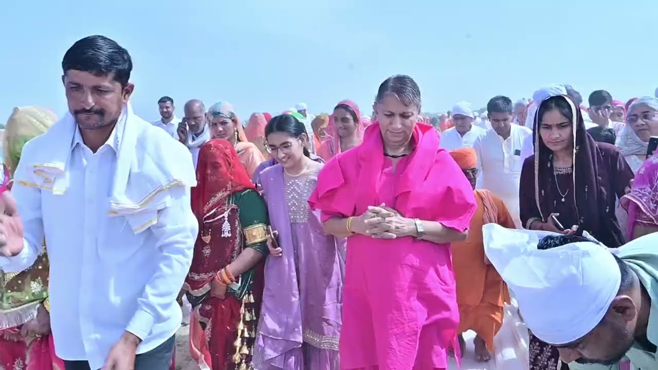 जम्भ सरोवर पर सुत फेराते हुए थोरी परिवार सुरपुरा || आचार्य डॉ. गोवर्धनरामजी शिक्षा शास्त्री