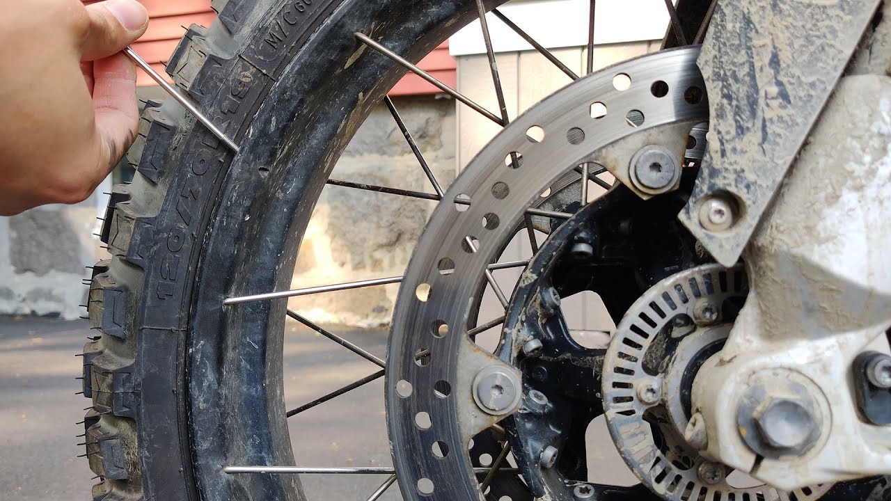 How to: Replace a damaged spoke from a R1200GSA wheel.