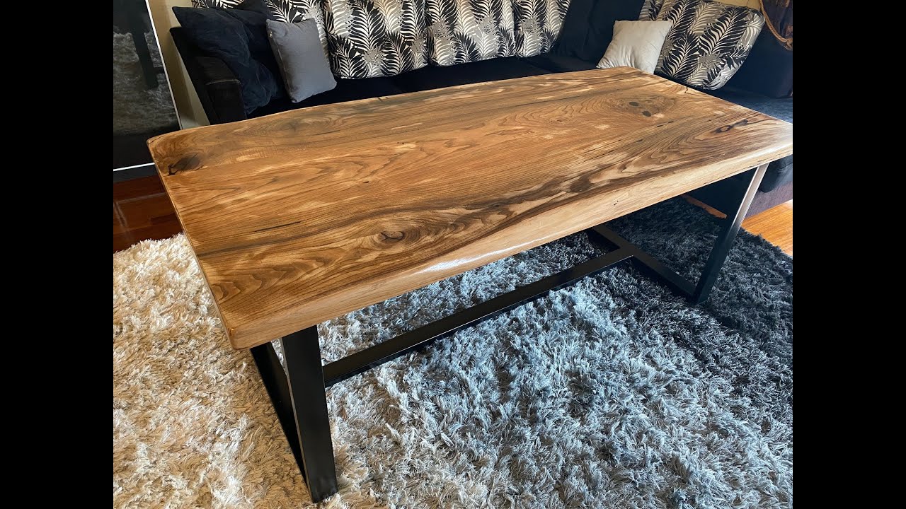 Τραπεζαρία με υγρό γυαλί (Dining Table with liquid Glass)