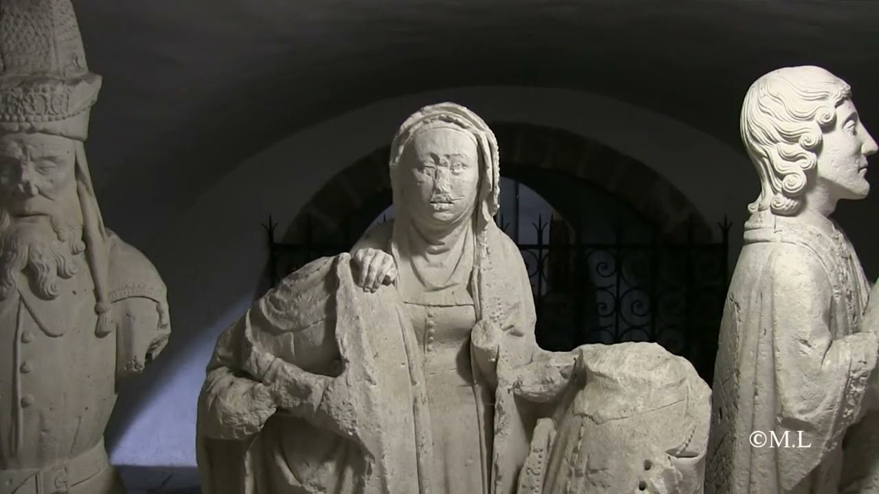 Quimperlé  ,L' église  abbatiale  Sainte   Croix ,  l'église  où  les  pierres  chantent,,,