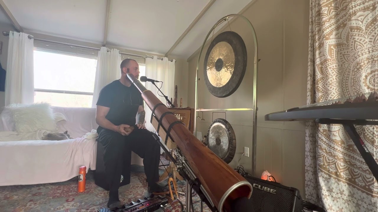 Rhythmic Didgeridoo Meditation & Looping Vocal Experimentation with Saraswati Mantra