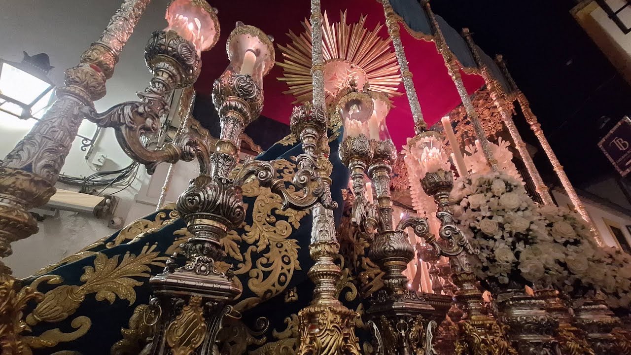 Trinidad en Deanes al son de 'Se arrodilla Triana' - Semana Santa Córdoba 2025
