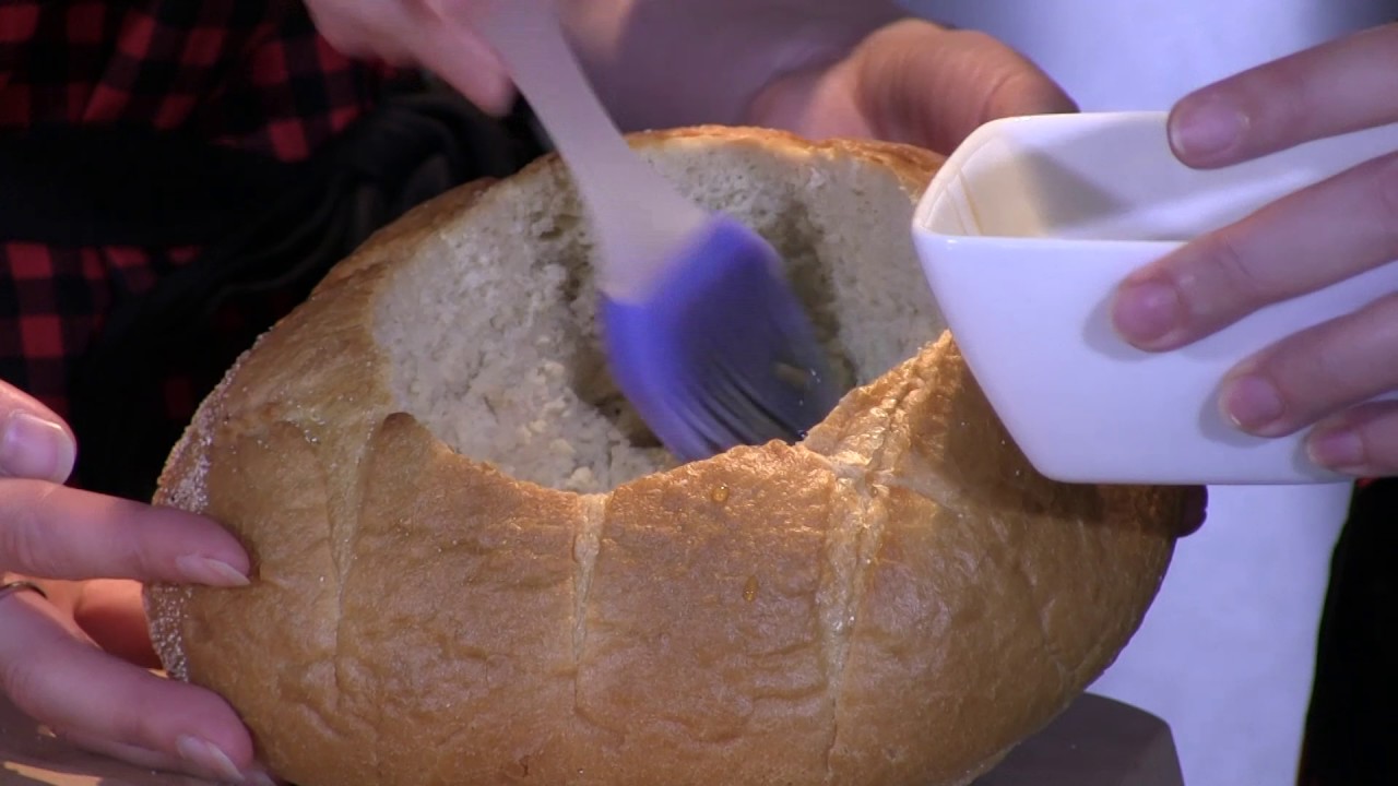 Brie fondant à l'érable dans un bol de pain!