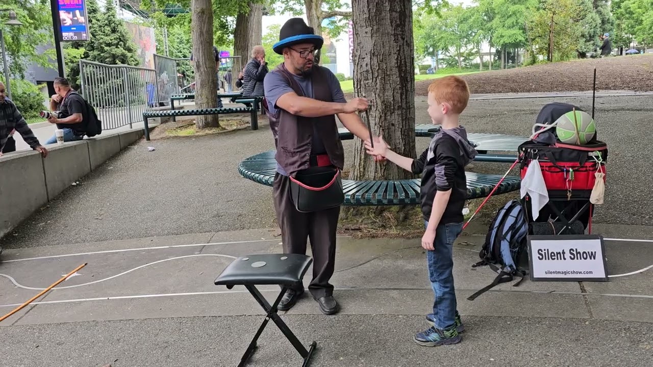 Seattle Magician Busker