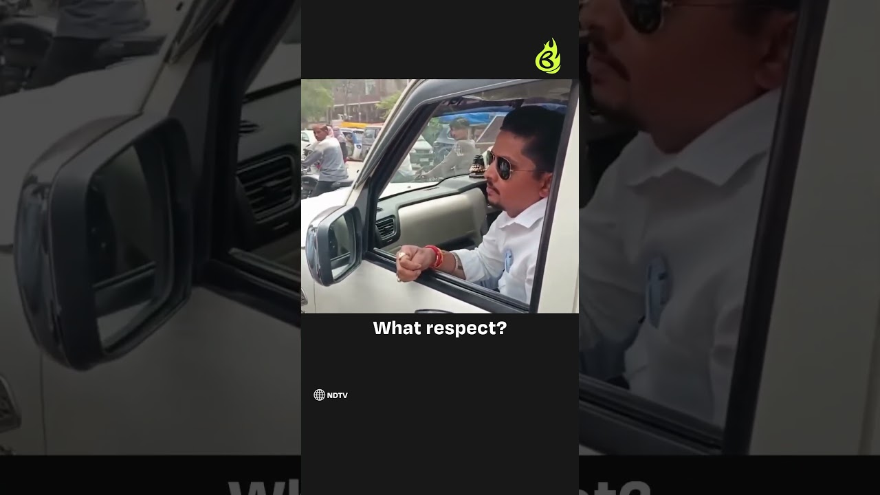 Hathras traffic cop SCHOOLS MLA's son for violating traffic rules. #briefchaat #roadsafety