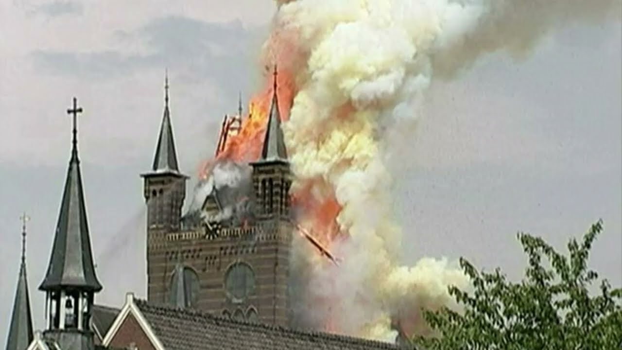 Oisterwijk, kerkklokken Sint Petrus' Bandenkerk (voor de brand in 1998)