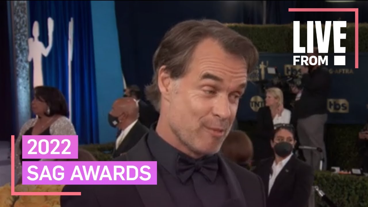 Murray Bartlett Gushes Over Working With Jennifer Coolidge | E! Red Carpet & Award Shows