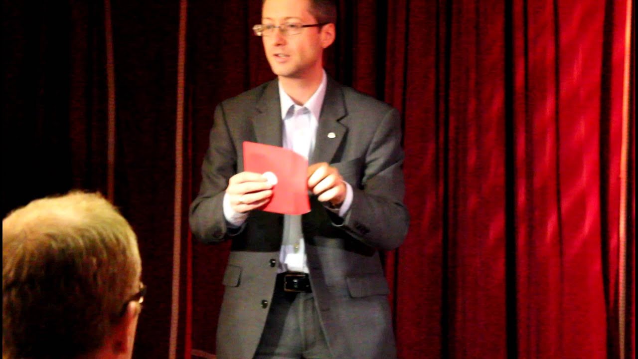 Chris Wardle performing at the London Society of Magicians 'Fool Us' Competition