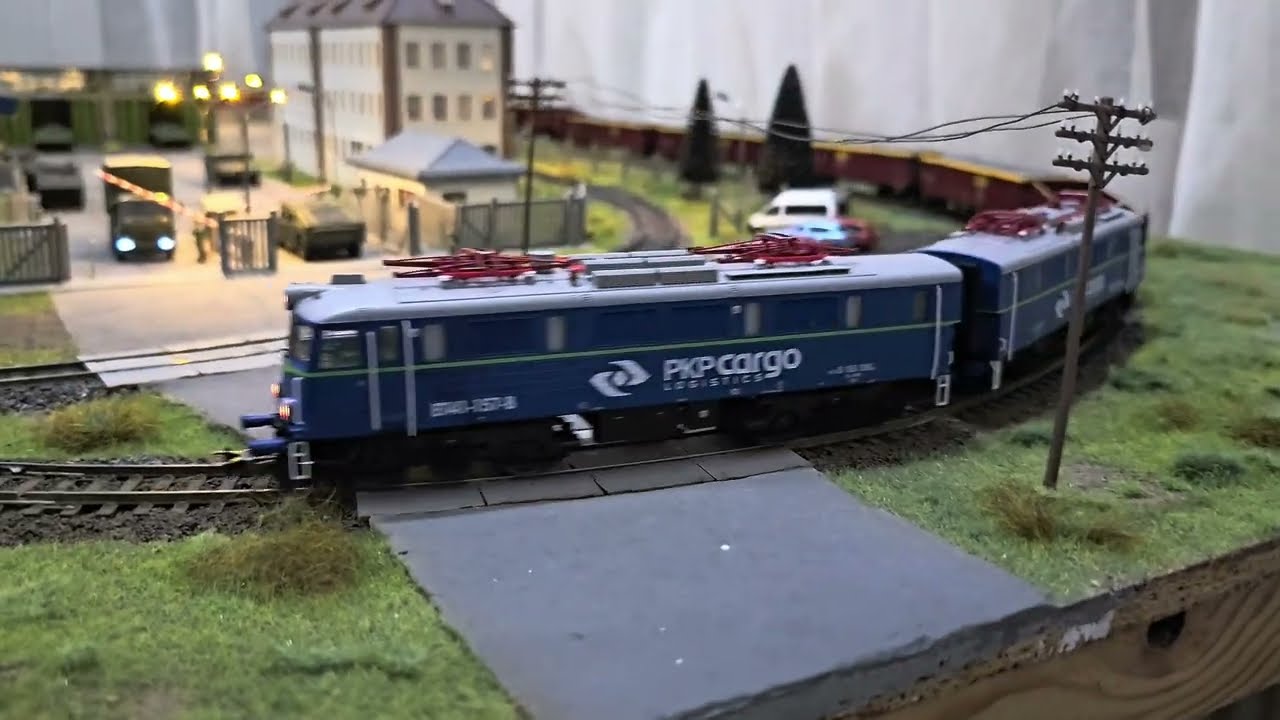 Prezentacja ET41-157 Jamnik PIKO 96396 Przejazd oraz Zapowiedzi Stacyjne 🙂😉