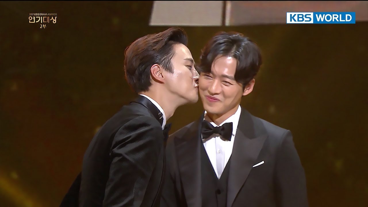 Since you won the Best Kiss Scene, give a kiss to Namkoong Min~ [2017 KBS Drama Awards/2018.01.07]