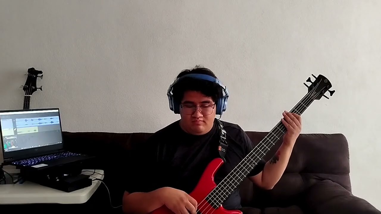 Locked Out Of Heaven - Bruno Mars (Bass Cover)