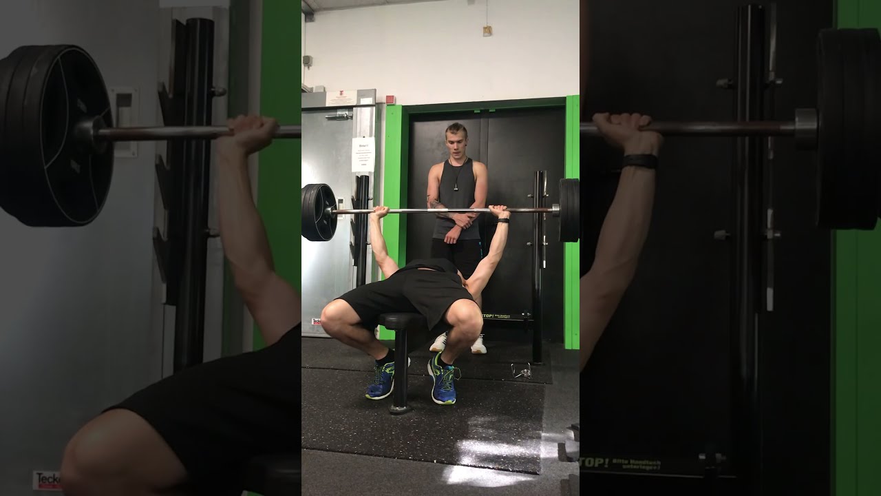Benchpress100kg/225lbs x 3