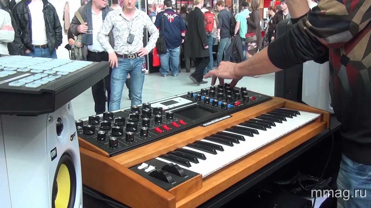 mmag.ru: Moog Minimoog Voyager video presentation