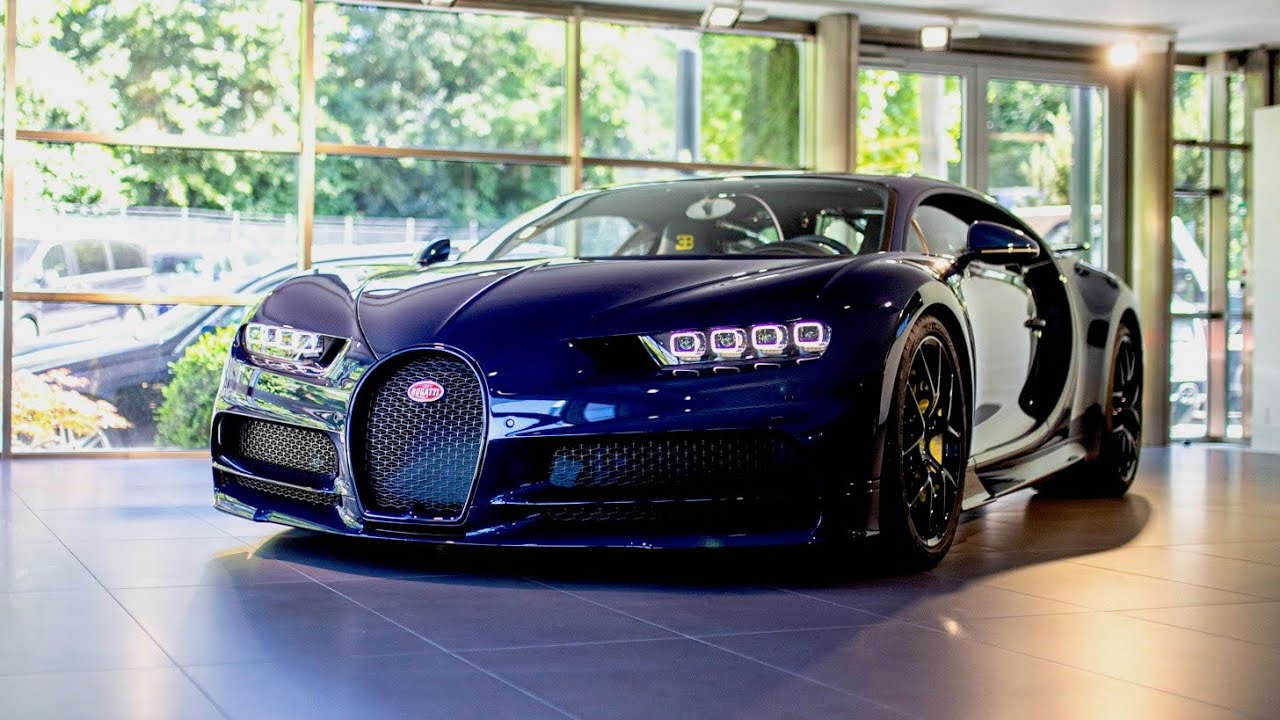 Blue carbon exposed for this BUGATTI CHIRON SPORT