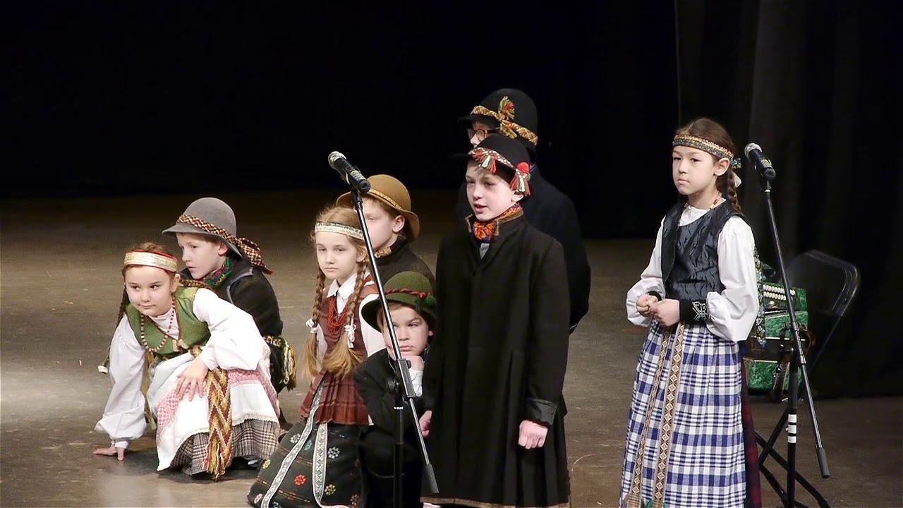 Kauno Palemono gimnazijos folkloro ansamblio &bdquo;Bitula&ldquo; koncertas.