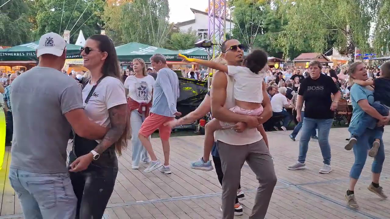 TAUCHSCHER-STADTFEST 2O25/ LASS UNS TANZEN MIT ROMAN KNOBLAUCH 