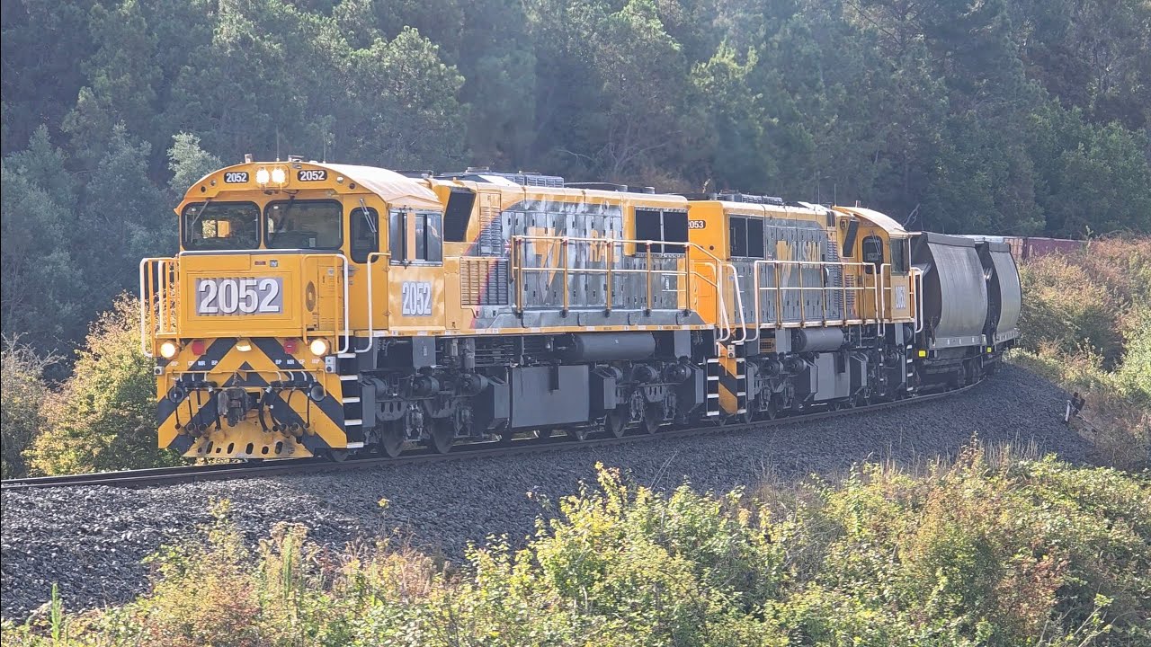 TasRail 2052 2053 #55 train alongside Glenwood Road