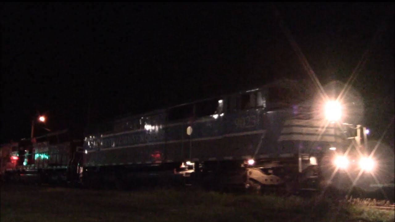 CP Railfanning HD: BLUE BARN ON THE GLEN?!? CMQ 9023 East leads CP P023 at Sturgeon Ave and CP Rugby