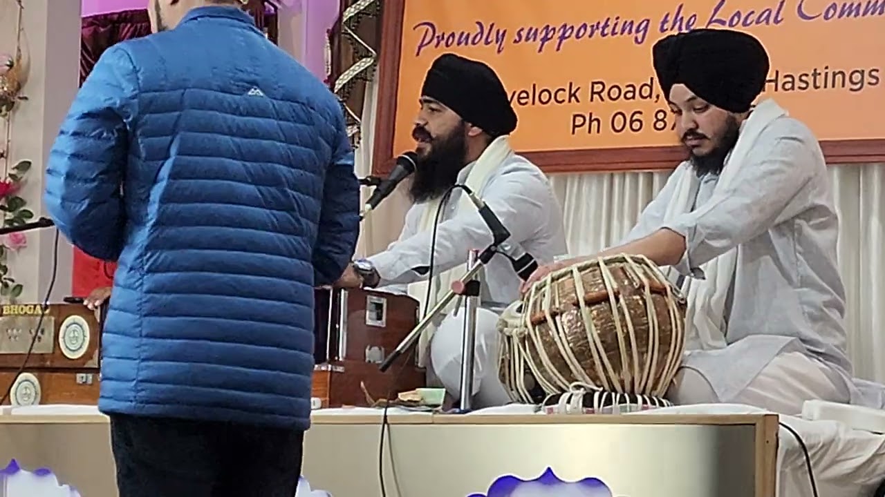 ਸ਼੍ਰੀ ਗੁਰੂ ਰਵਿਦਾਸ ਟੈਂਪਲ ਹੇਸਟਿੰਗਜ਼ ਨਿਊਜ਼ੀਲੈਂਡ ਵਿਖੇ ਭਾਈ ਮਨਦੀਪ ਸਿੰਘ ਦਾ ਜਥਾ ਕੀਰਤਨ ਕਰਦਾ ਹੋਇਆ।