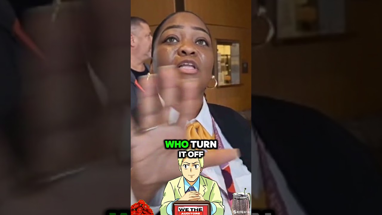 She LOST Control When First Amendment Auditor Ignored her Orders!