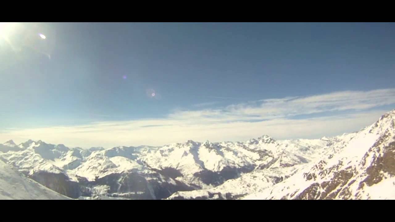 Riding a great gully with whitedot, flylow and level gloves
