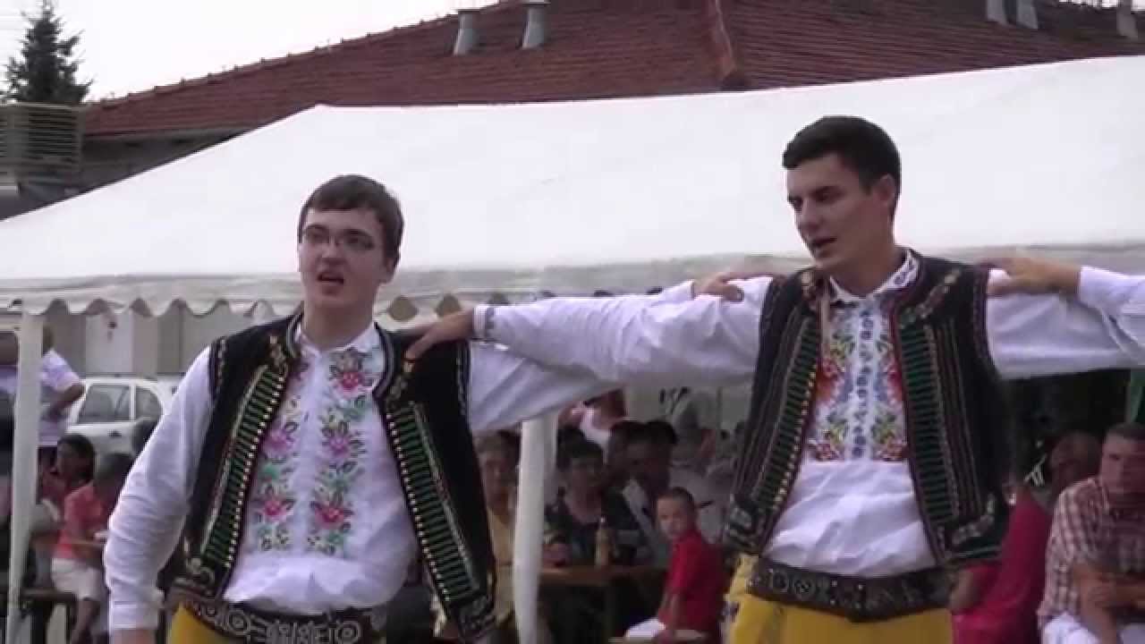 KÚTY-Kúcanská hodová neděla: prudký déšť ukončil tancovačku venku