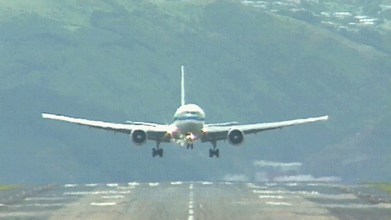 Boeing 767 Airliners At Wellington Mid To Late 90s