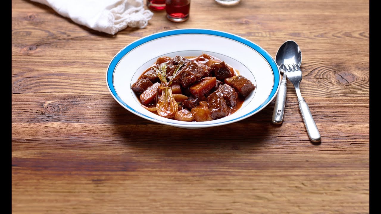 Rindsragout an Rotwein-Holunderblüten-Sauce