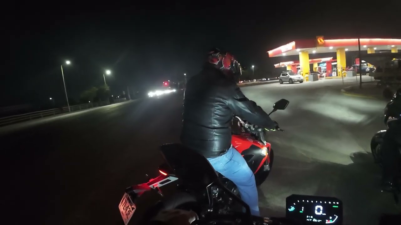 Benelli 180s vs 280z (cual ganó?? ) un pequeño pique luego lo intentamos mejor,  feliz año 🏍️🫡🙏🏻