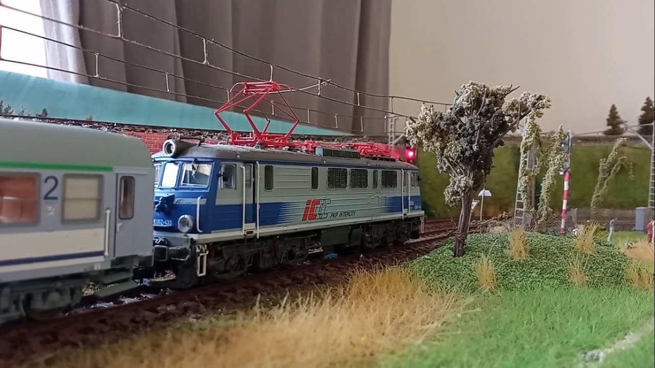 EU07-433 SM z TLK PIKO H0
