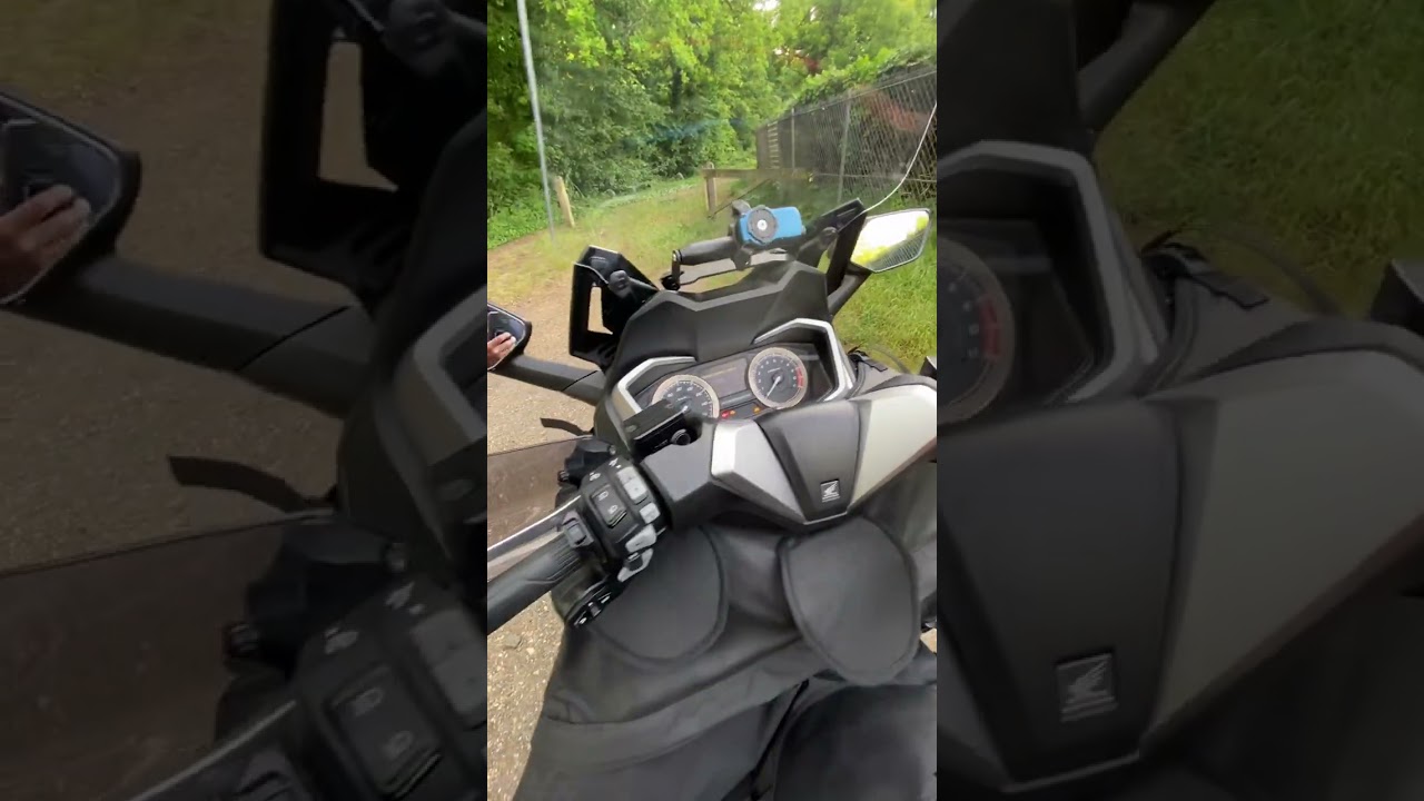 Forza 350 - je lui installe des feux additionnels, des feux de jour, et un support gps/tel