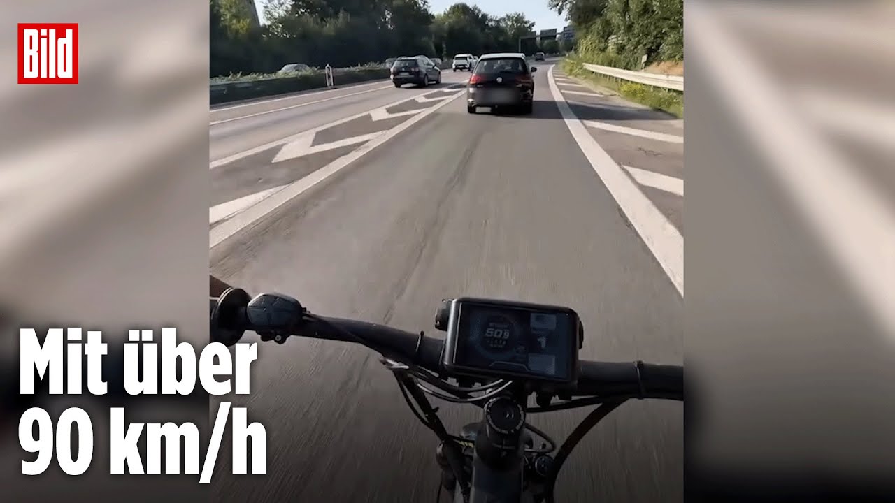 Radfahrer brettert mit E-Bike &uuml;ber die Autobahn