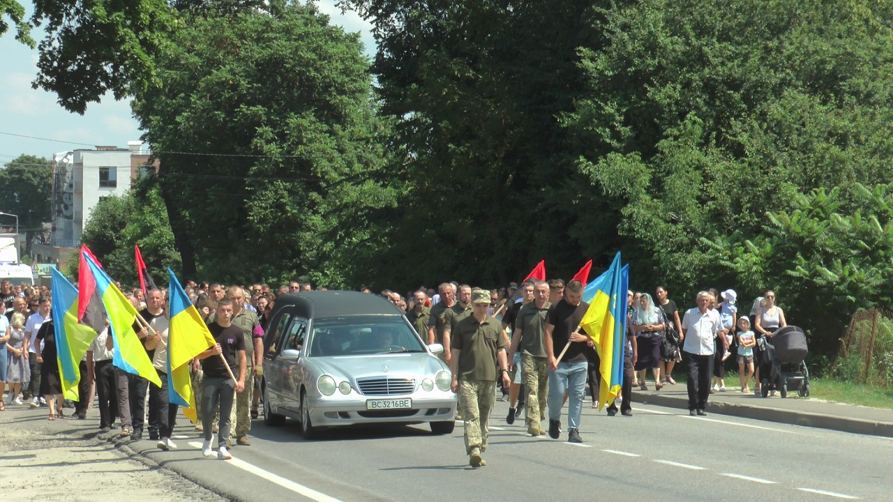 В очах – пекучі сльози, в серцях – глибока рана...