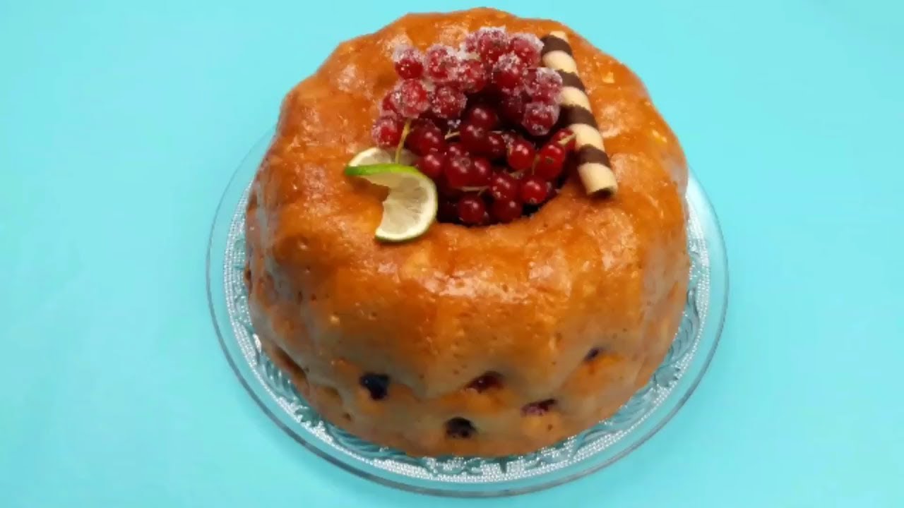 Chec de albusuri cu fructe (zmeura, visine, mure, fructe de padure)