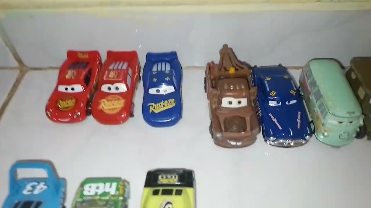 Mostrando minha coleção de carrinhos do filme carros
