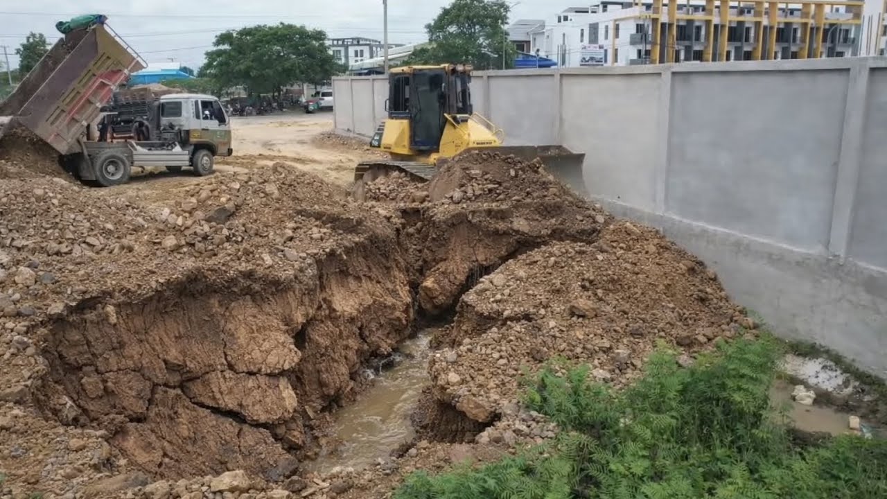 Best Action!! Komatsu Dozer Pushing Soil Filling Land With Small 5T Dump Trucks 
