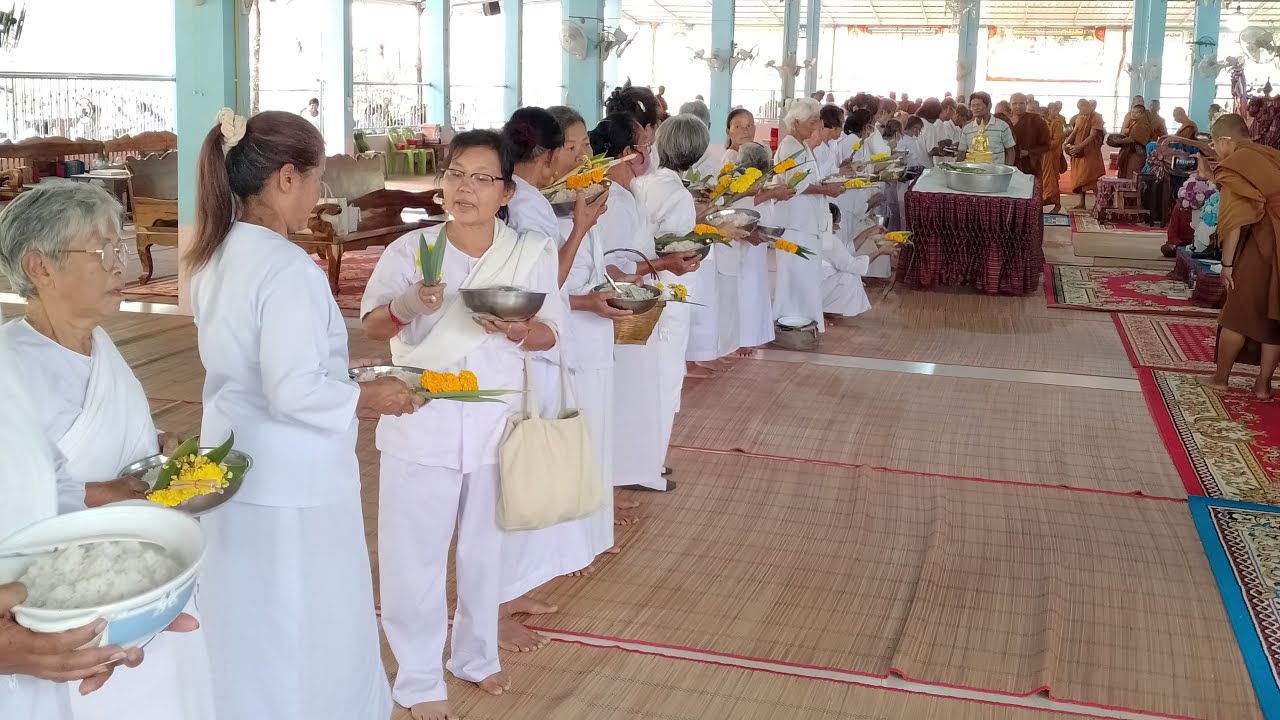 บ่าวบ้านนาพาม่วน กำลังถ่ายทอดสด!ทำบุญใส่บาตรปริวาสกรรมวัดป่าโนนสว่าง